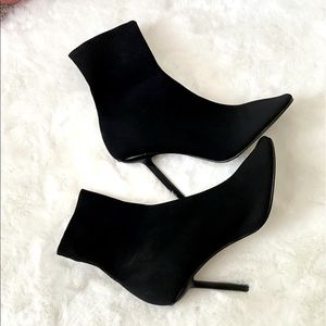 2/$55 🛍️✨ Ankle sock booties